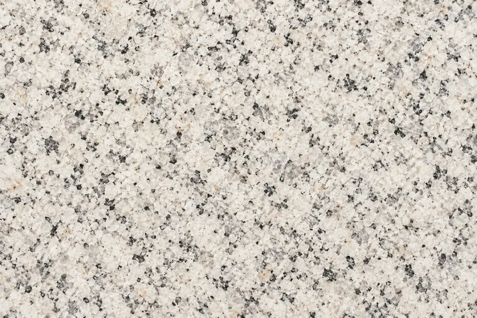 Textura clara de granito com grãos cinza e bege