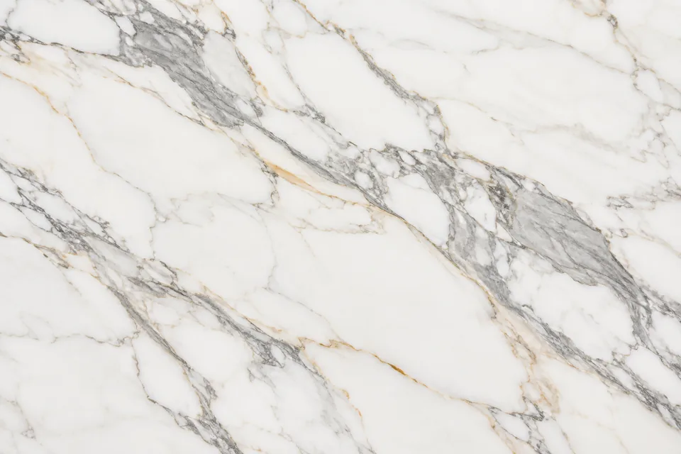Textura de mármore branco com veios cinza e dourados